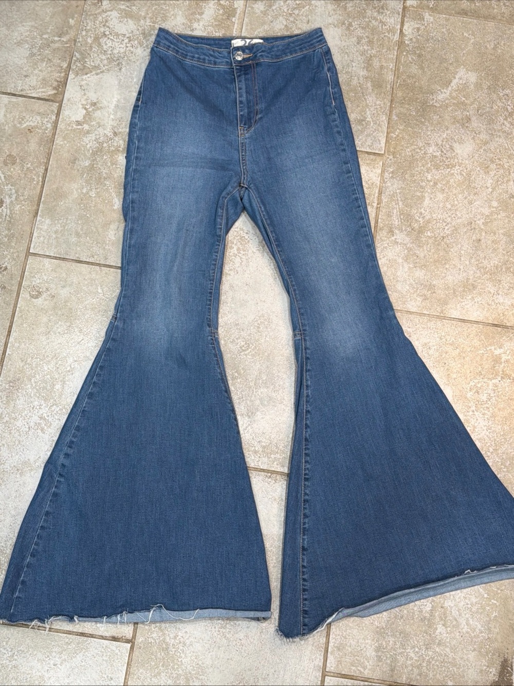 We The Free Women’s Just Float On Retro Bell Bottoms Size 26 Raw Hem